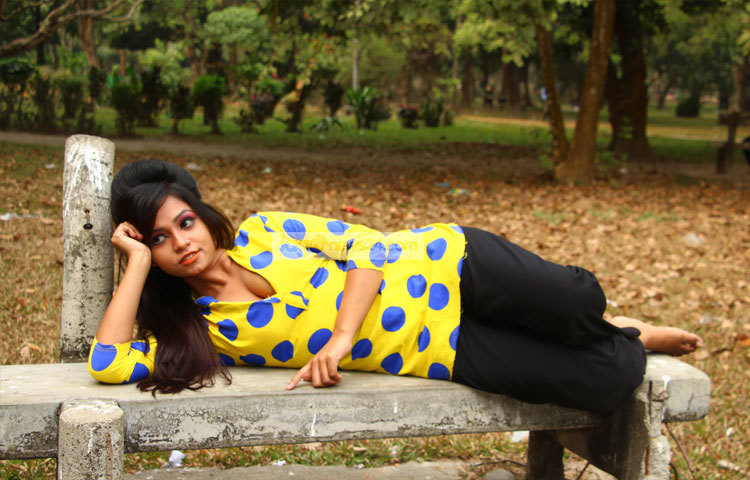 ক্যারিয়ারের শুরু থেকে নিপুন তার সব কাজে পেশা দারিত্বের ছাপ রাখছেন। তার এই চেষ্টা সামনের দিনগুলোতেও অব্যাহত রাখতে চান। ছবি : এসডি প্রিন্স।