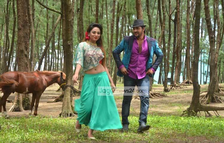 চিত্রনায়ক নিরবের আলোচিত ছবি &lsquo;গেম রিটার্নস&rsquo;র শুটিং স্পট থেকে এই দৃশ্য ধারণ করা হয়েছে।