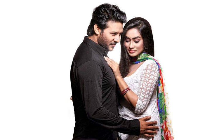 জুটি বেঁধে অভিনয় করতে পেরে নিনরব মম দুজনেই ভীষণ উচ্ছ্বসিত। ছবি : সাকিব মুস্তাসিম।