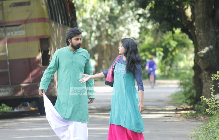 এ নাটকে দেখা যাবে আরফান নিশোর চলাফেরা সমাজের আর পাঁচটা মানুষের মতো নয়। একেবারেই আলাদা। মানবসেবা, নিজের স্বার্থ বিসর্জন দিয়ে মানুষের বিপদে দাঁড়াতেই তিনি স্বাচ্ছন্দ্যবোধ করেন। ছবি : মাহবুব আলম।