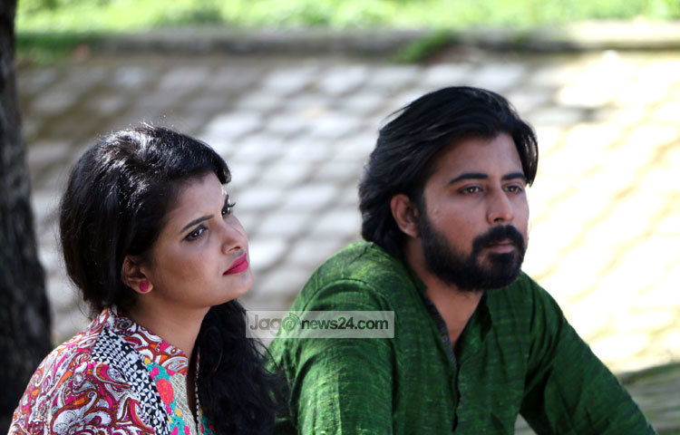 সে জন্য তার পরিবার সিদ্ধান্ত নেয় নিশোকে বিয়ে দেবে। একটা সময় শুরু হয় পাত্রী খোঁজা। ঘটনাক্রমে নিশোর পরিবার পাত্রী হিসেবে শবনম ফারিয়াকে পছন্দ করেন। কিন্তু ফারিয়ার প্রেমের সম্পর্ক থাকে ফারহান নামের অন্য এক ছেলের সঙ্গে। ছবি : মাহবুব আলম।