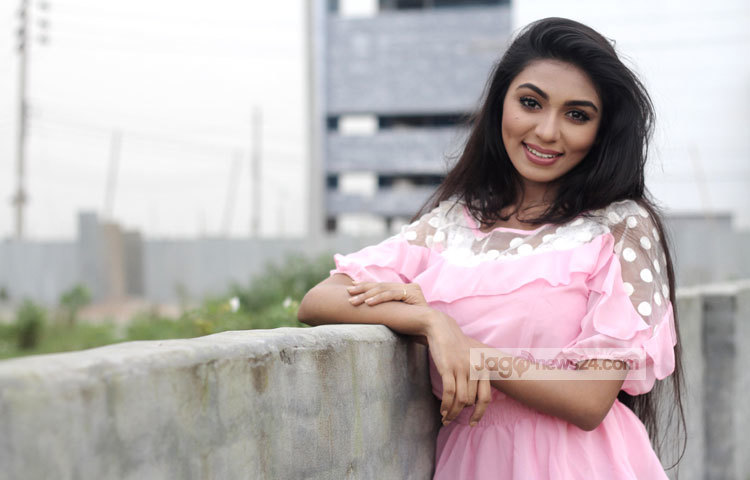 নোমিরা ২০১১ সালে &lsquo;ভিট টপ মডেল চ্যানেল আই&rsquo; প্রতিযোগিতায় দ্বিতীয় রানারআপ হয়ে শোবিজে যাত্রা শুরু করেন। বর্তমানে মডেলিং ও অভিনয়- এই দুই ভুবনেই অবাধ বিচরণ তার। ছবি : মাহবুব আলম।