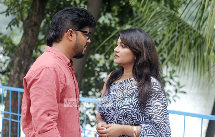 সম্প্রতি নওশীন ও কল্যাণ কবিগুরু রবীন্দ্রনাথ ঠাকুরের &lsquo;নষ্টনীড়&rsquo; ছোট গল্প অবলম্বনে নির্মিত টেলিছবিতে অভিনয় করেছেন। আলভী আহমেদের চিত্রনাট্য ও পরিচালনায় টেলিছবিটির নাম &lsquo;চারুলতা-২০১৬&rsquo;।&nbsp;ছবি : মাহবুব আলম।