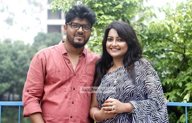 আলোকচিত্রীর ক্যামেরার সামনে ফটোসেশনে মগ্ন নওশীন ও কল্যাণ কোরাইয়া। ছবি : মাহবুব আলম।