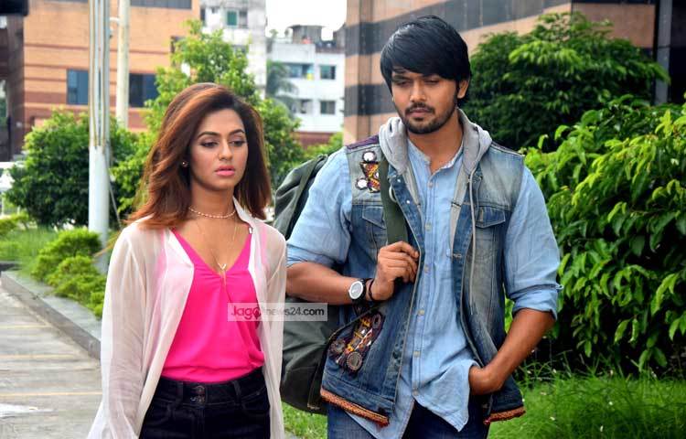 ছবিটির শুটিং সম্পর্কে পরিচালক রাজু বলেন, &lsquo;প্রেমী ও প্রেমী&rsquo; ছবির নির্মাণ কাজ একেবারেই শেষের দিকে। ছবিতে ফারিয়া শুভকে আকর্ষণীয়ভাবে উপস্থাপনের চেষ্টা করেছি। ছবি : মাহবুব আলম।