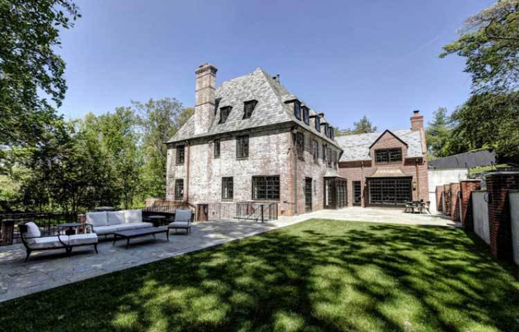 হোয়াইট হাউস ছাড়ার পর বেলমন্ট রোডে ৮,২০০ স্কয়ার ফুটের এই বাড়িটিই ভাড়া নেবেন ওবামা দম্পতি।