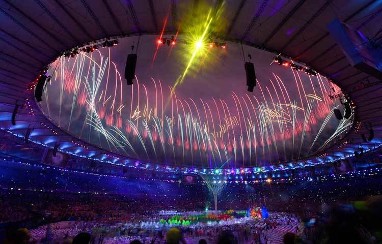 জমকালো সমাপনী অনুষ্ঠান ও টোকিওর কাছে আনুষ্ঠানিকভাবে অলিম্পিকের পতাকা হস্তান্তরের মধ্যে দিয়ে পর্দা নামলো রিও অলিম্পিকের।