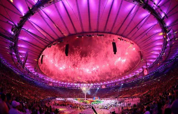 অলিম্পিকের আগামী ৩২তম আসর বসবে জাপানে। নাচে-গানে-আনন্দ-উল্লাসে দারুণ সময় গেছে মারাকানা স্টেডিয়ামে।