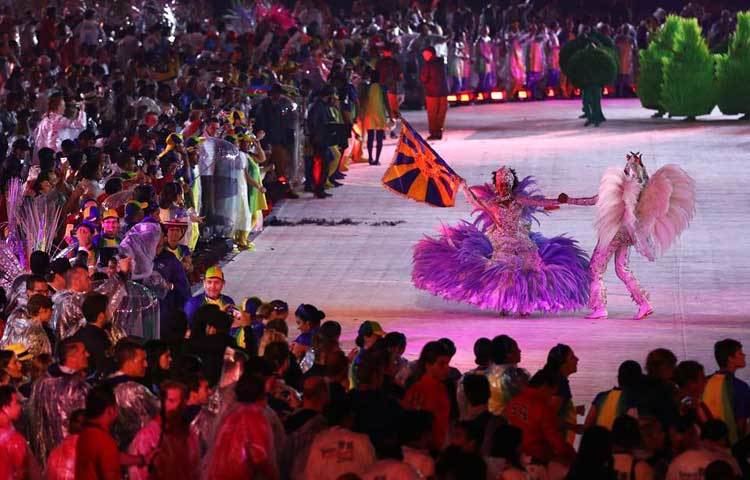 বাংলাদেশ সময় সোমবার ভোর ৫টা থেকে প্রায় দুই ঘণ্টা অলিম্পিকের চলে সমাপনী এ অনুষ্ঠান।