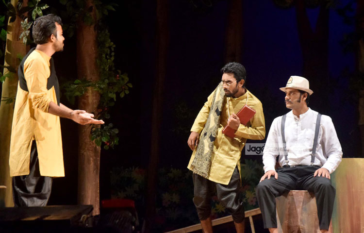 &lsquo;অলিখিত উপাখ্যান&rsquo; নাটকটি শিল্পকলা একামেডিতে মঞ্চস্থ হয়েছে। ছবি : মাহবুব আলম।