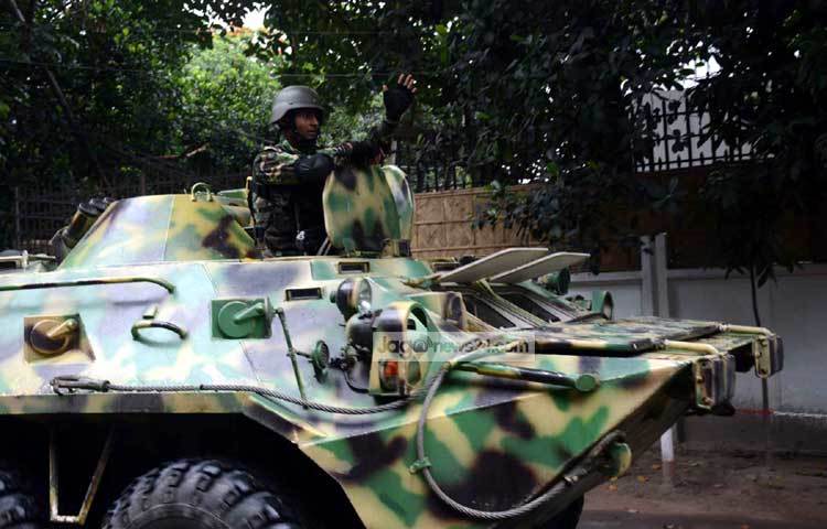 নিহত ও উদ্ধার হওয়াদের সংখ্যা আরো বাড়তে পারে বলেও জানিয়েছেন তিনি। ছবি : বিপ্লব দিক্ষিৎ।