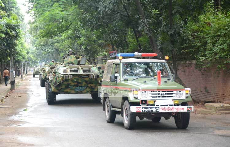 ডিএমপির মিডিয়া অ্যান্ড পাবলিক রিলেশন বিভাগের এক এসআই জাগো নিউজকে জানিয়েছেন, যাদের উদ্ধার করা হয়েছে তাদের ডিবি কার্যালয়ে&nbsp; নেয়া হচ্ছে। ছবি : বিপ্লব দিক্ষিৎ।