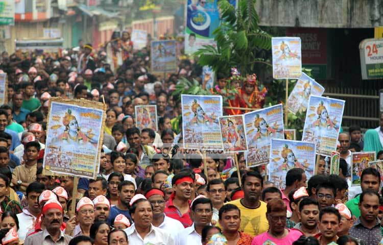 জন্মাষ্টমী&nbsp;উৎসব শোভা যাত্রায় বিপুল সংখ্যক শ্রী কৃষ্ণের ভক্তবৃন্দসহ পূন্যার্থীরা অংশগ্রহণ করেন।