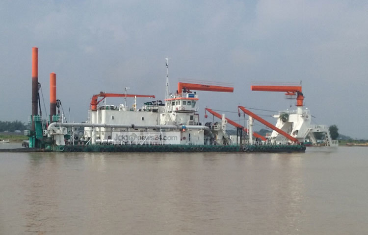 ২০১৮ সালে দ্বিতল বিশিষ্ট পদ্মা সেতু দিয়ে চলাচল করবে যানবাহন ও ট্রেন এ কর্মপরিকল্পনা নিয়েই এগুচ্ছে সবকিছু। ছবি : মো. ছগির হোসেন।