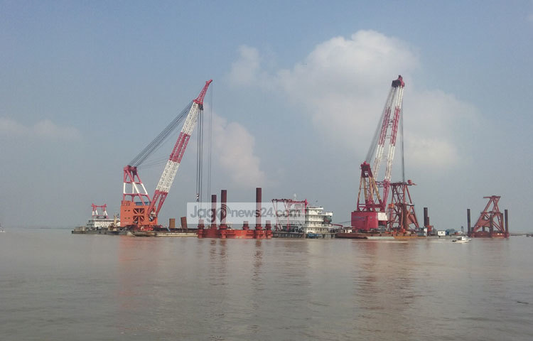 সেনাবাহিনীর সহযোগিতায় বাকি কাজ যথাসময়ের মধ্যে শেষ হবে। সড়ক পরিবহন ও সেতুমন্ত্রী ওবায়দুল কাদের নিবিড়ভাবে এ সেতুর কাজ পর্যবেক্ষণ করছেন। ছবি : মো. ছগির হোসেন।