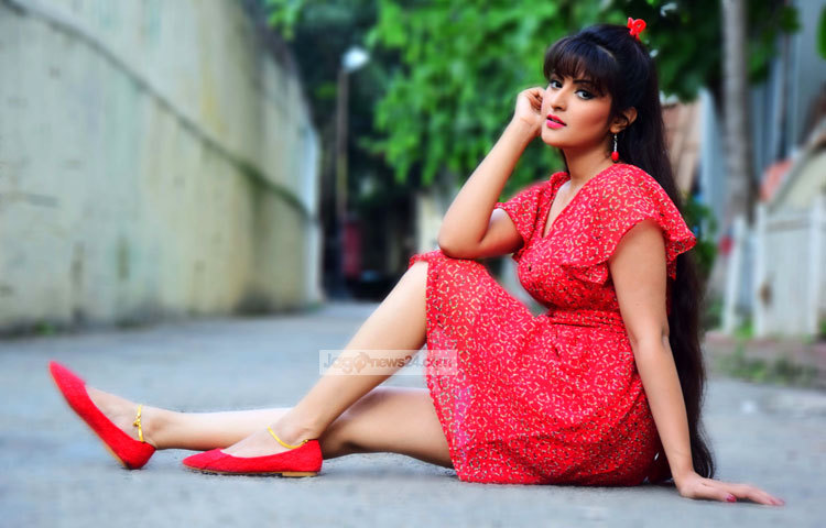 ঢাকাই চলচ্চিত্রের জনপ্রিয় নায়িকা পরীমনি বর্তমানে ক্যারিয়ারে রঙিন সময় পার করছেন। তিনি এখন একাধিক ছবির শুটিং নিয়ে ব্যস্ত রয়েছেন। ছবি : মাহবুব আলম।