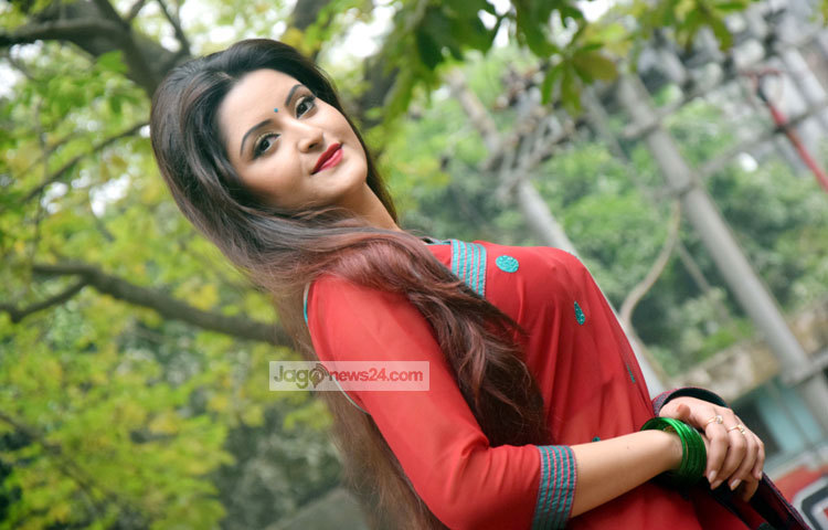 ব্যতিক্রমী চরিত্রে অভিনয়ের মাধ্যমে পরীমনি দেশিয় চলচ্চিত্রে স্থায়ী আসন করে নিতে চান। ছবি : মাহবুব আলম।