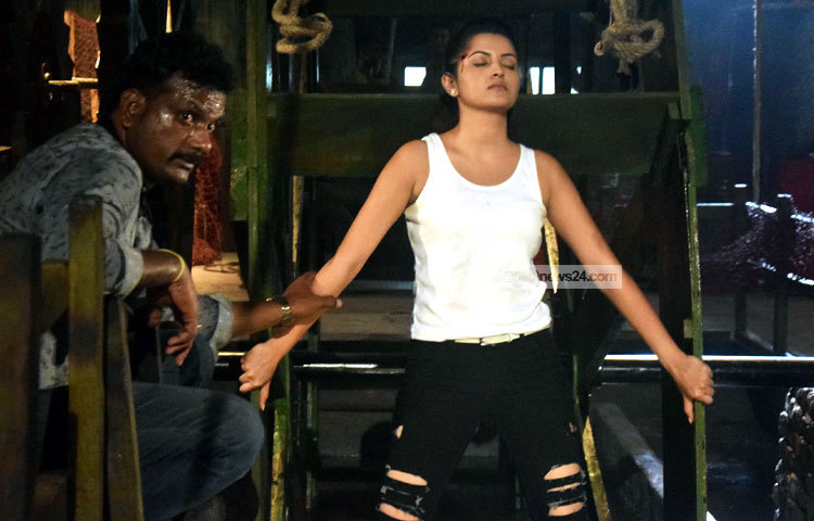 পরীমনি অভিনীত এ ছবির নাম &lsquo;রক্ত&rsquo;। ছবিটির শেষ অংশের শুটিং করতে এ সেট বানানো হয়েছে। ছবি : মাহবুব আলম।