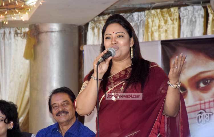 পৌষ মাসের পিরিত ছবি মুক্তির সংবাদ সম্মেলনে বক্তব্য রাখছেন জনপ্রিয় সংগীতশিল্পী মমতাজ। ছবি : মাহবুব আলম।