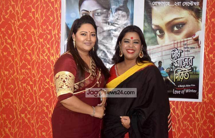 সংবাদ সম্মেলনে মমতাজ ও নির্মাতা নার্গিস আক্তার ক্যামেরাবন্দী হয়েছেন। ছবি : মাহবুব আলম।