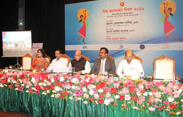 বিশ্ব জনসংখ্যা দিবস উপলক্ষে স্বাস্থ্য মন্ত্রণালয়ের আয়োজনে আজ আলোচনা অনুষ্ঠিত হয়। ছবি : বিপ্লব দিক্ষিৎ।