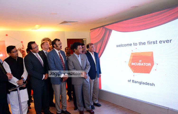 &lsquo;ওয়েকাম টু ফার্স্ট এভার অব বাংলাদেশ&rsquo; উদ্বোধন করেন ঢাকা উত্তর সিটি কর্পোরেশনের মেয়র আনিসুল হক। ছবি : বিপ্লব দিক্ষিৎ।