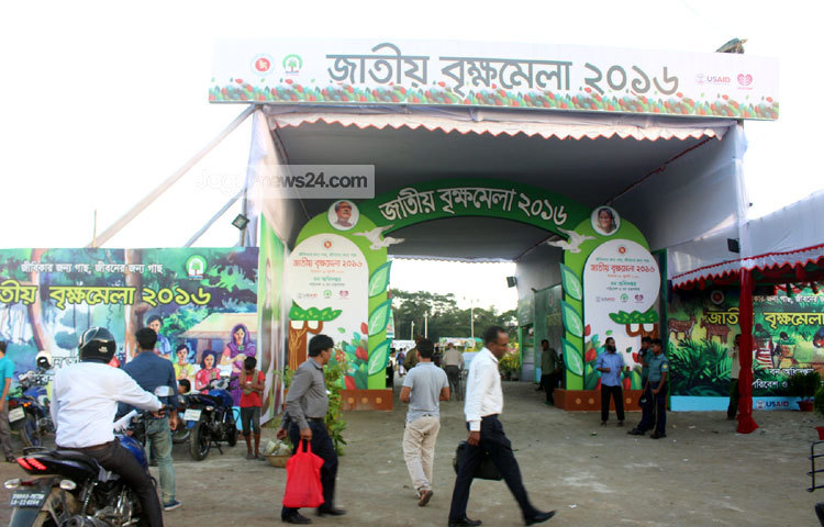 আজ জাতীয় বৃক্ষমেলা - ২০১৬ এর উদ্বোধন করা হয়। ছবি : বিপ্লব দিক্ষিৎ।