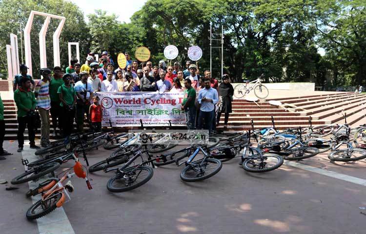 বিশ্ব সাইক্লিং দিবসে বাংলাদেশ সাইকেল লেন বাস্তবায়ন পরিষদ শোভাযাত্রা বের করার প্রস্তুতি নিচ্ছে। ছবি : বিপ্লব দিক্ষিৎ।
