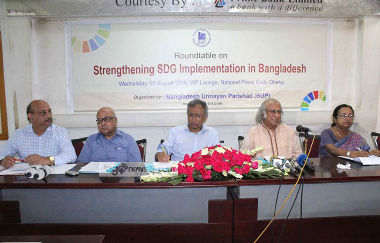 বাংলাদেশ অর্থনৈতিক পরিষদ গোলটেবিল বৈঠক করছে। বিপ্লব দিক্ষিৎ।