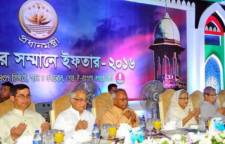 প্রধানমন্ত্রী শেখ হাসিনা গতকাল তার সরকারি বাসভবন গণভবনে বিভিন্ন পেশাজীবী সংগঠনের&nbsp; নেতাদের সম্মানে এক ইফতার মাহফিলের আয়োজন করেন।