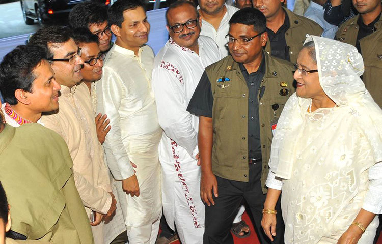 এসময় ১৫ আগস্ট শাহাদৎবরণকারী জাতির জনক বঙ্গবন্ধু শেখ মুজিবুর রহমান ও তার পরিবারের অন্যান্য সদস্যগণ, মুক্তিযুদ্ধে শহীদ ব্যক্তিবর্গের রুহের মাগফেরাত এবং প্রধানমন্ত্রী শেখ হাসিনার দীর্ঘজীবন ও সুস্বাস্থ্য কামনা করা হয়।