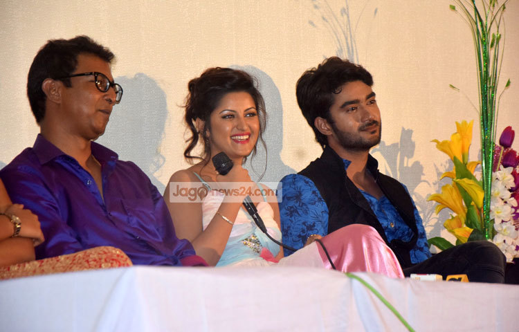 সংবাদ সম্মেলনে কথা বলছেন পরীমনি। এরই মধ্যে &lsquo;রক্ত&rsquo; ছবিটি মুক্তি দেয়ার জন্য যাবতীয় প্রস্তুতি সম্পন্ন হয়েছে বলে প্রযোজনা প্রতিষ্ঠান সূত্রে থেকে জানা গেছে। ছবি : মাহবুব আলম।