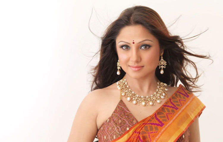 সবার প্রিয় অভিনেত্রী প্রিয়াঙ্কা ত্রিবেদী ১৯৯৬ সালের মিস ক্যালকাটা নির্বাচিত হয়েছিলেন। ছোটবেলায় সিঙ্গাপুরে অনেকটা সময় কাটালেও পরে পড়াশোনা করেছেন ক্যালকাটা ইন্টারন্যাশনাল স্কুলে।