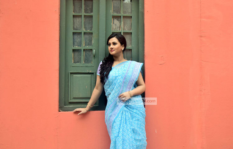 চট্টগ্রামের মেয়ে পূর্ণিমা সারাদেশ জয় করেছেন মোহনীয় সৌন্দর্য আর সুনিপুণ অভিনয় দিয়ে। ছবি : মাহবুব আলম।