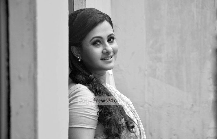 পূর্ণিমা রোমান্টিক নায়িকা হয়ে রূপালি পর্দায় তার সাবলীল অভিনয়ে কোটি প্রেমিক হৃদয়ে স্থায়ী আসন করে নিয়েছেন। ছবি : মাহবুব আলম।