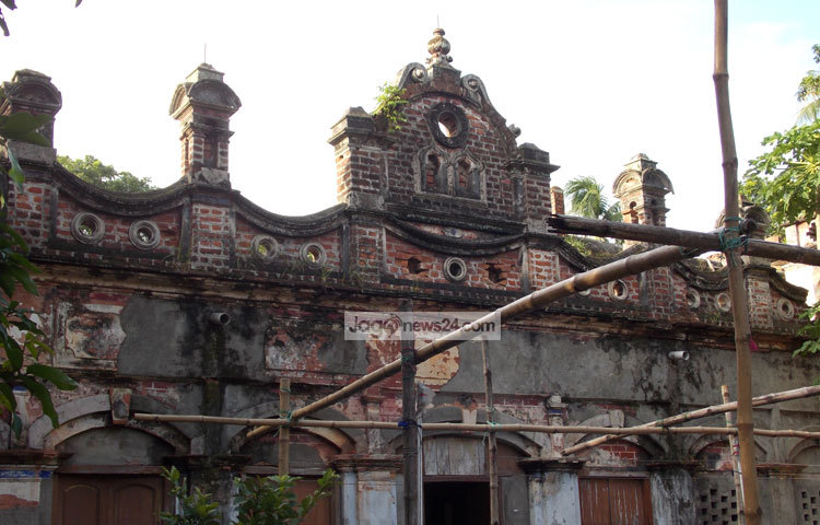 রাজবাড়ী কুটি পাঁচুরিয়ার ঐতিহাসিক মুহিত বাবুর বাড়ির সৌন্দর্য এখনও সবাইকে মুগ্ধ করে। ছবি : রবিউল ইসলাম পলাশ।