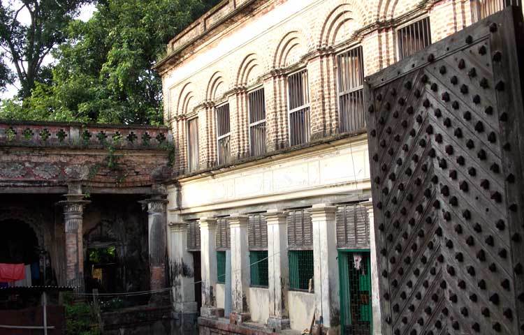 রাজবাড়ী কুটি পাঁচুরিয়ার ঐতিহাসিক মুহিত বাবুর বাড়ির ভেতরের অংশ। ছবি : রবিউল ইসলাম পলাশ।