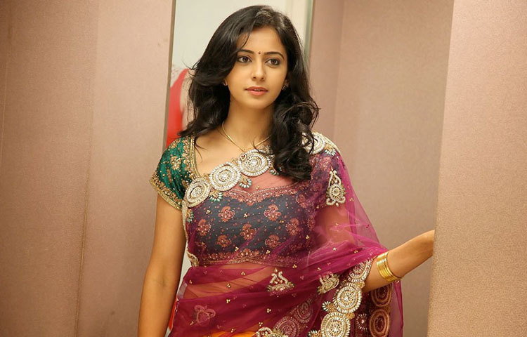 কলেজ জীবন থেকেই রাকুল শোবিজে কাজ শুরু করেন। সেই থেকে তার পথচলা অব্যাহত রয়েছে।