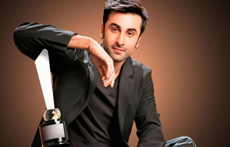 রণবীর কাপুর : খুব অল্প বয়স থেকেই বি-গ্রেড অ্যাডাল্ট ফিল্ম দেখতেন রণবীর কাপুর। এই সব অশ্লীল ছবি দেখেই তিনি নাকী বড় হয়েছেন বলে জানিয়েছিলেন রণবীর।&nbsp;