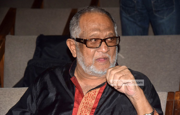 ক্যারিয়ারের সুদীর্ঘ পথ পেরিয়ে এসেও ঢাকাই চলচ্চিত্রের কিংবদন্তি নায়করাজ রাজ্জাক ছিলেন সর্বদা প্রাণচঞ্চল। ছবি : মাহবুব আলম।