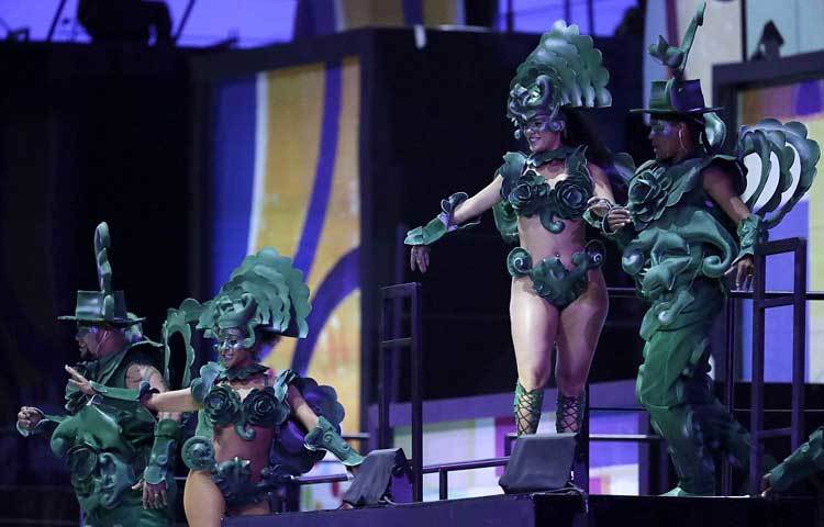 বাংলাদেশ সময় শনিবার ভোর ৫টায় মারাকানা স্টেডিয়ামে এই গ্রেটেস্ট শো অন আর্থের উদ্বোধনী অনুষ্ঠান দেখতে হাজির হয়েছিলেন ৬০ হাজার দর্শক।