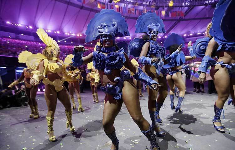 অলিম্পিকের মতো একটি বড় আসরের আয়োজক হতে পেরে ব্রাজিল গর্বিত। তারপরও এমন আয়োজনের বিরুদ্ধে দেশটিতে প্রতিবাদ এসেছে বারবার।