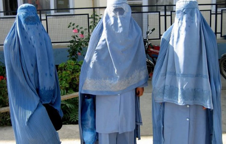 রেওস, স্পেন : ২০১৪ সালে রেওস শহরে বোরকা ও হিজাব পরার উপর নিষেধাজ্ঞা জারি করে। যদিও স্পেনের সংবিধানে থাকা ধর্মীয় স্বাধীনতার নিয়ম অনুযায়ী এই আইন কাজ করবে না।