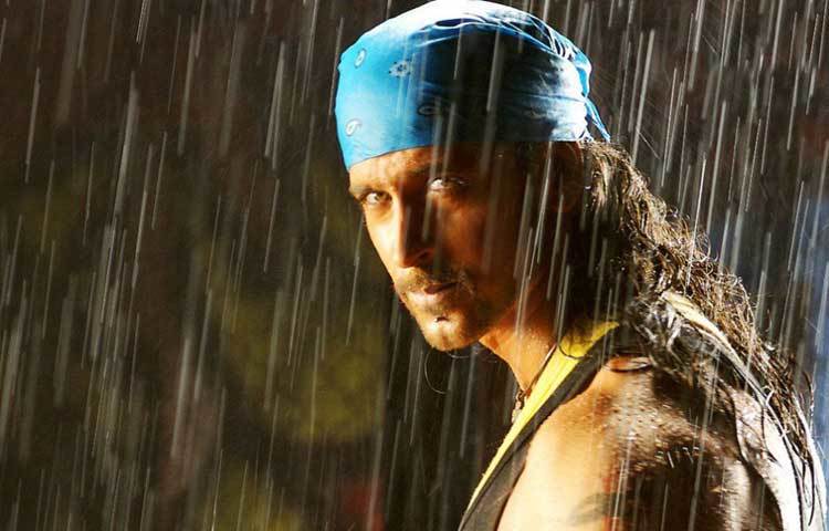 এক বহুরূপী হ্যান্ডসম হৃতিক চোরের ভূমিকায় &lsquo;ধুম ২&rsquo; ছবিতে।