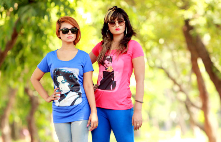 ফ্যাশন হাউজ স্টাইল পার্ক গ্রীষ্মের গরমের উপযোগী নানা রঙের পোশাক নিয়ে এসেছে। পটুয়াখালী জেলা শহরের সোসাইটি মার্কেটের এ ফ্যাশন হাউজটি এরই মধ্যে বেশ জনপ্রিয়তা লাভ করেছে। পোশাক ও ছবি : স্টাইল পার্ক।