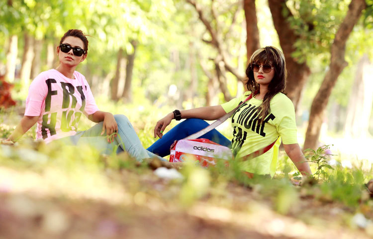 স্টাইল পার্কের পোশাকের মধ্যে রয়েছে টি শার্ট, পলো টি শার্ট ইত্যাদি। পোশাক ও ছবি : স্টাইল পার্ক।