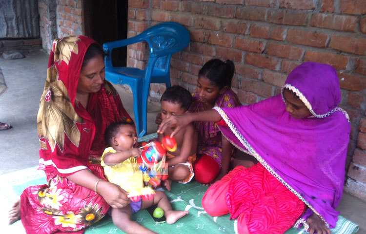 সুরাইয়ার মা মোছা. নাজমা পারভীন জাগো নিউজকে জানান, সুরাইয়ার জন্মবার্ষিকী উদযাপন করতে পারাটা তার জন্য ভাগ্যের ব্যাপার। ছবি :&nbsp; আরাফাত হোসেন।