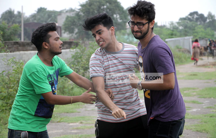 সালমান ছাড়াও &lsquo;যা কিছু ঘটে&rsquo; ধারাবাহিক নাটকটিতে আরও অভিনয় করেছেন সৌমিক, অ্যালেন শুভ্র, সাবিলা নূর, সাফা কবির, রানী প্রমুখ। আলোকচিত্রী : মাহবুব আলম।