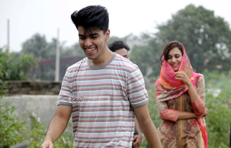 গত সপ্তাহে ঢাকার বিভিন্ন লোকেশানে &lsquo;যা কিছু ঘটে&rsquo; ধারাবাহিকটি শুটিং সম্পন্ন হয়েছে। আলোকচিত্রী : মাহবুব আলম।