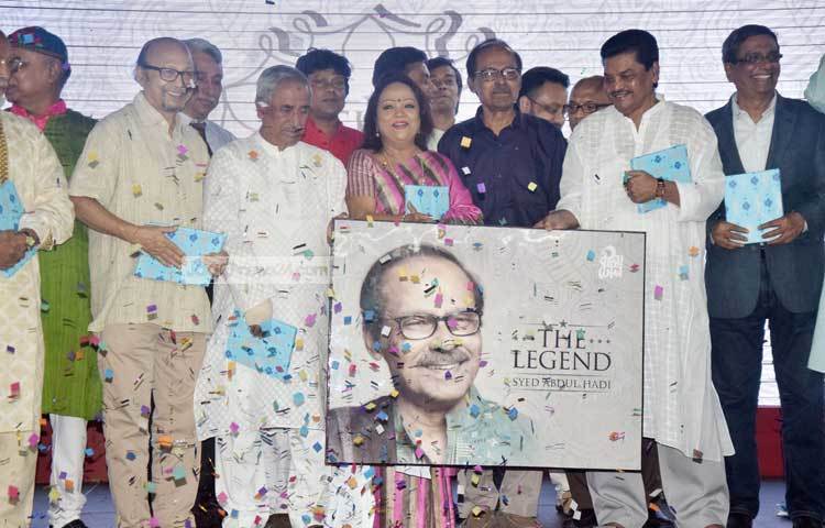 এ সংকলনে সংগীতশিল্পী&nbsp; সৈয়দ আব্দুল হাদীর বাছাইকৃত ৪৬টি গান এবং তার জীবন ও কর্মের ওপর নির্মিত ৩০ মিনিটের প্রামাণ্যচিত্র প্রকাশিত হয়েছে। ছবি : মাহবুব আলম।